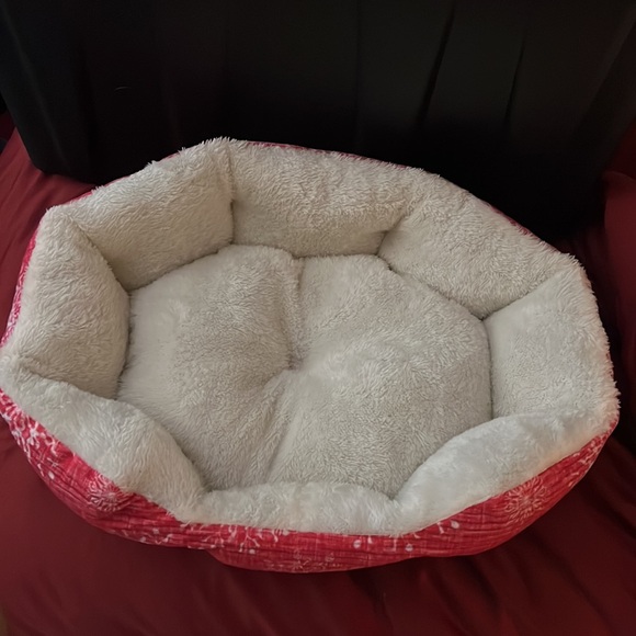 New Vibrant Life Round Cuddler Pet Bed 19” Size Small Red & White in color. 👀⬇️ - Picture 3 of 7